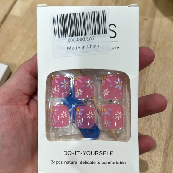 24 Pcs Hot Pink Press On Toenails Short Square French Flowers Glossy - Picture 2 of 3